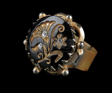 PIRATES OF THE CARIBBEAN: ON STRANGER TIDES (2011) - Jack Sparrow's (Johnny Depp) Spanish Flower Ring